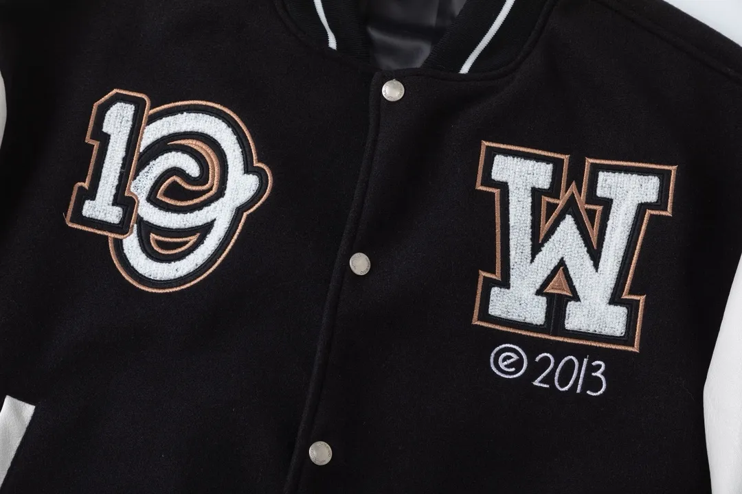 S21#P660, offwhite heavy-duty embroidered leather baseball jacket. The body is made of woolen fabric. Couple's jacket. Black size: S M L XL